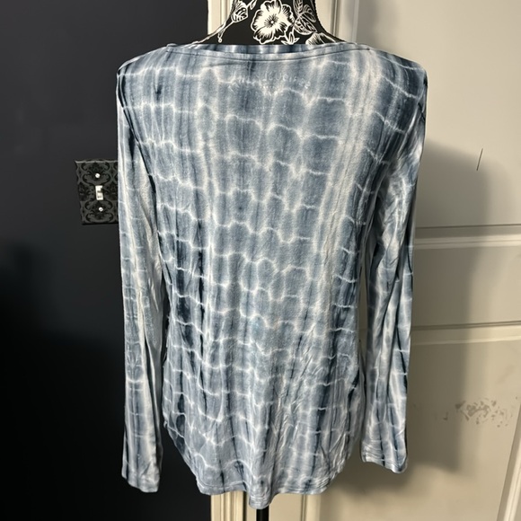 American Eagle Outfitters Seriously Soft V-Neck Tee - Picture 2 of 3